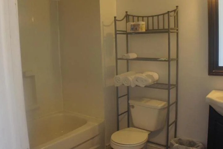 Room 6 of 10