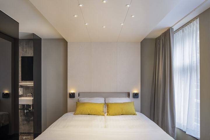 Room 14 of 42