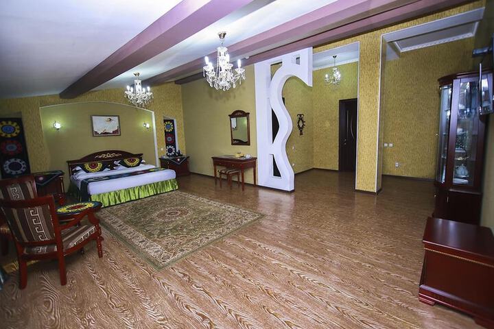 Room 9 of 34