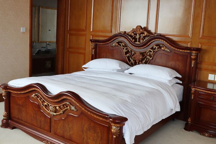 Room 46 of 85