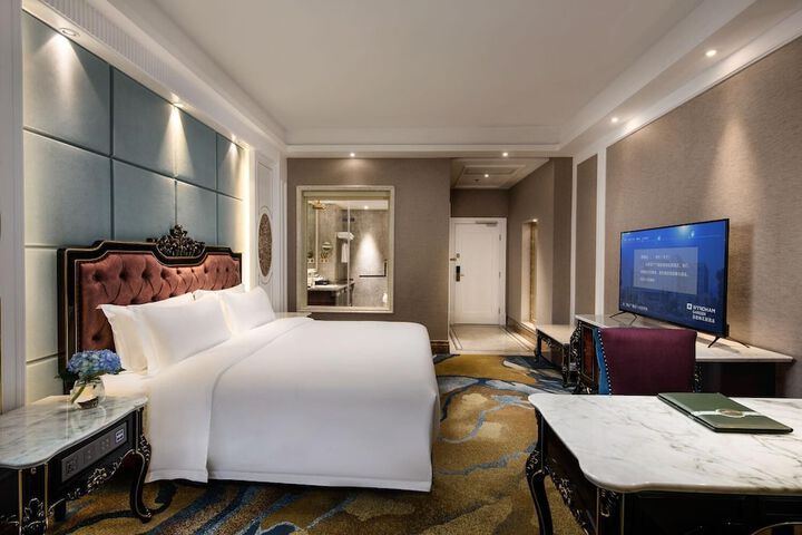 Room 13 of 52