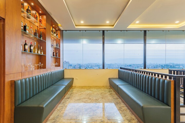 Lounge 107 of 126