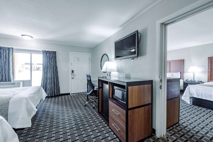 2 Double Beds (8 of 8)