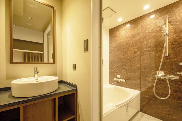 Room 21 of 34