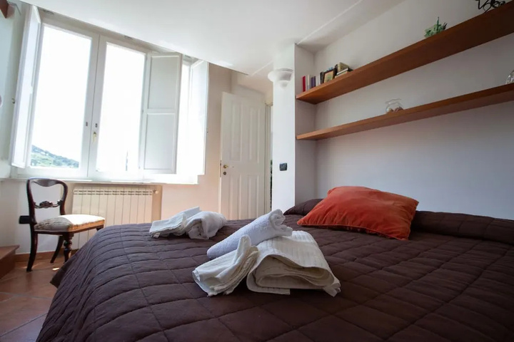 Room 4 of 20