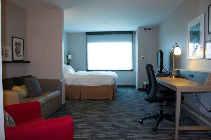 1 King Bed Efficiency (3 of 9)