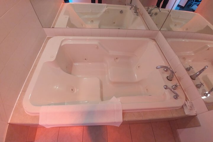 Hot Tub 31 of 38