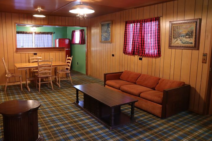 Room 42 of 77