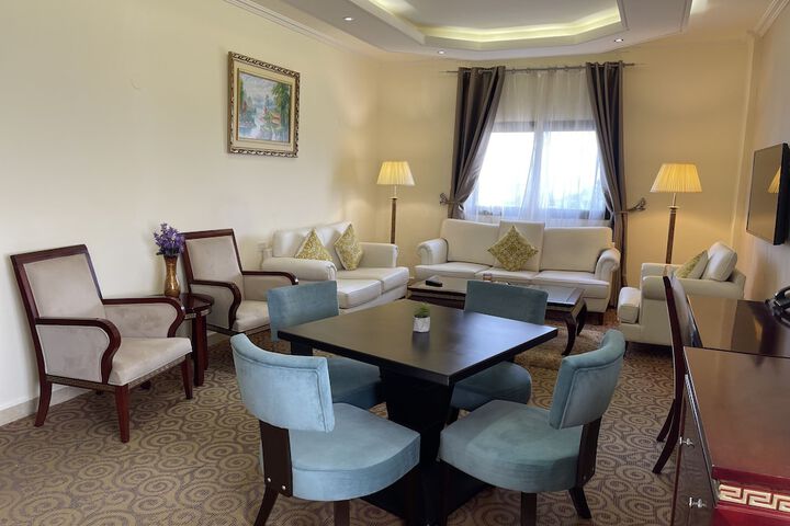 Room 33 of 128