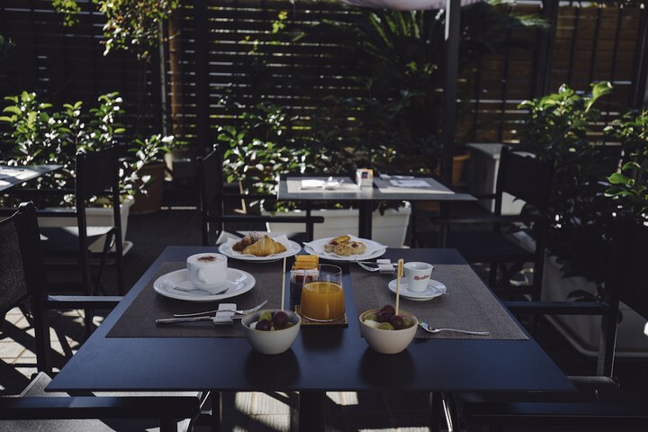 Breakfast/Coffee Service 35 of 40