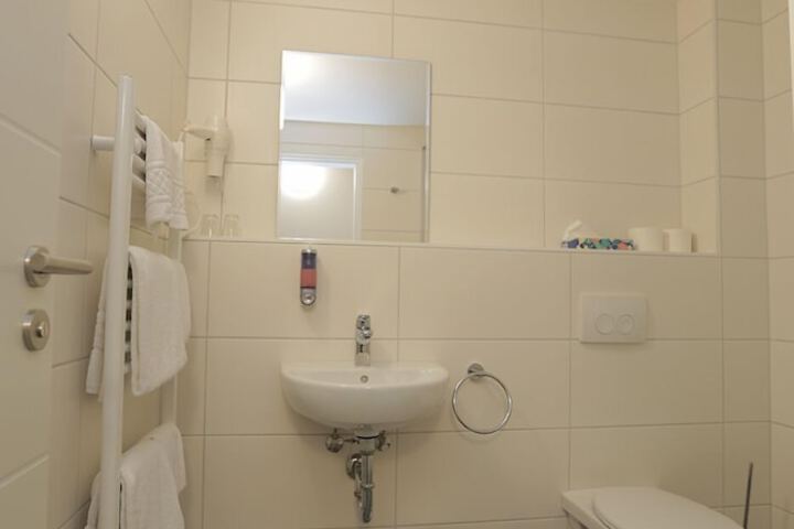 Room 17 of 27