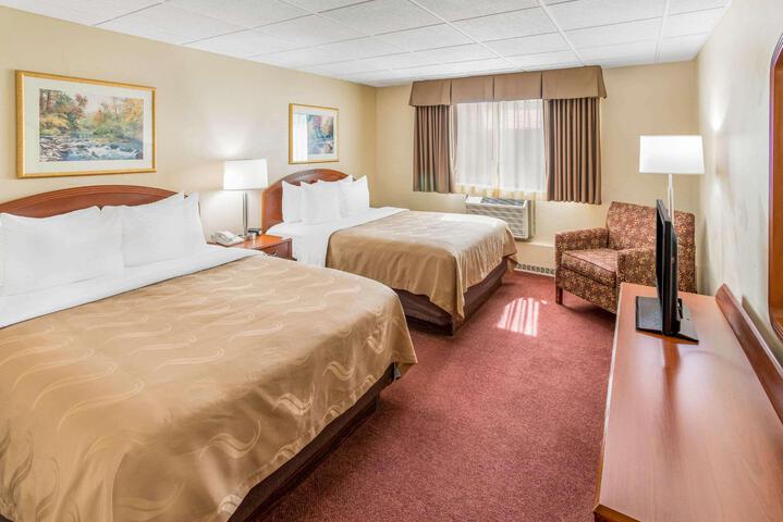 2 Queen Beds (4 of 18)
