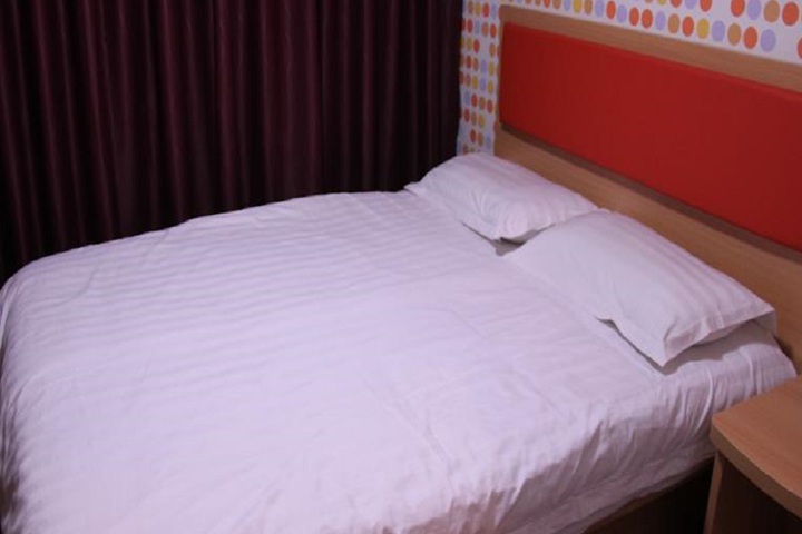Room 2 of 6