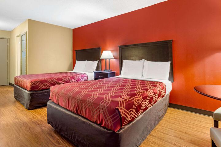 2 Double Beds (8 of 8)