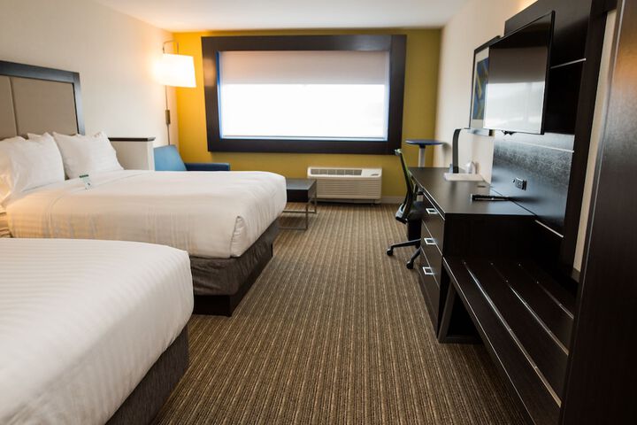 Standard 2 Queen Beds Accessible (17 of 19)