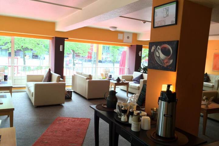 Entrance & Lobby
