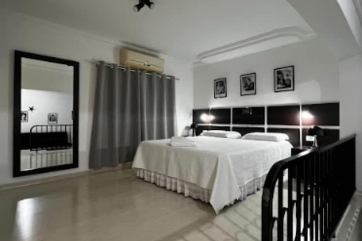 Room 16 of 42