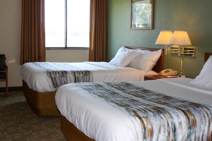 Double Accessible 2 Queen Beds