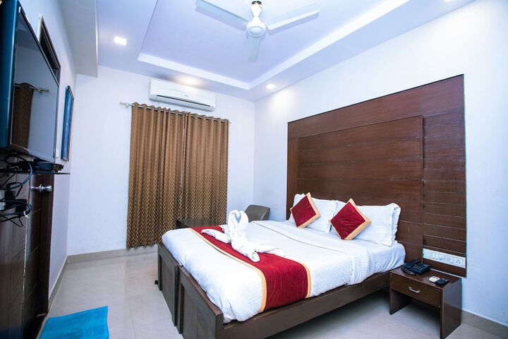 Room 13 of 30
