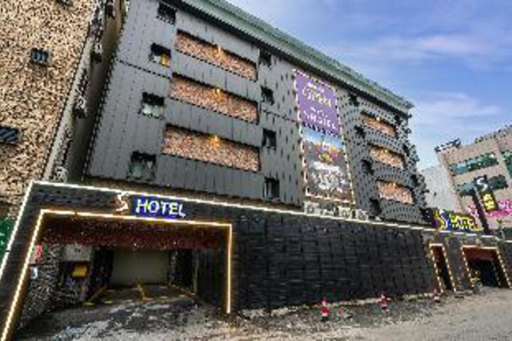 Hotel 2 of 18