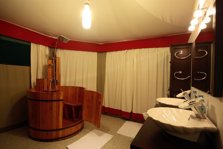 Room 2 of 71