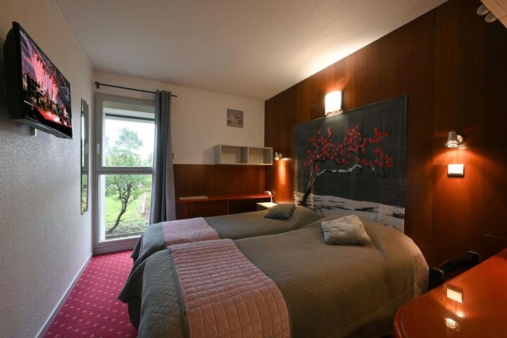 Room 10 of 37