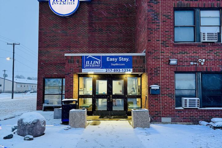 Illini Inn &  Suites Hotel - Rantoul / Gifford/Champaign/Urbana in Rantoul, IL