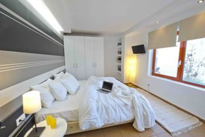 Room 9 of 25