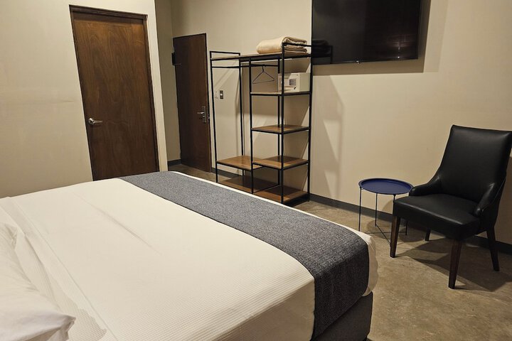 Room 25 of 47