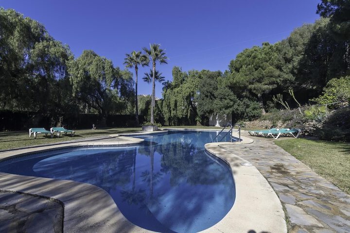 Pool 24 of 33