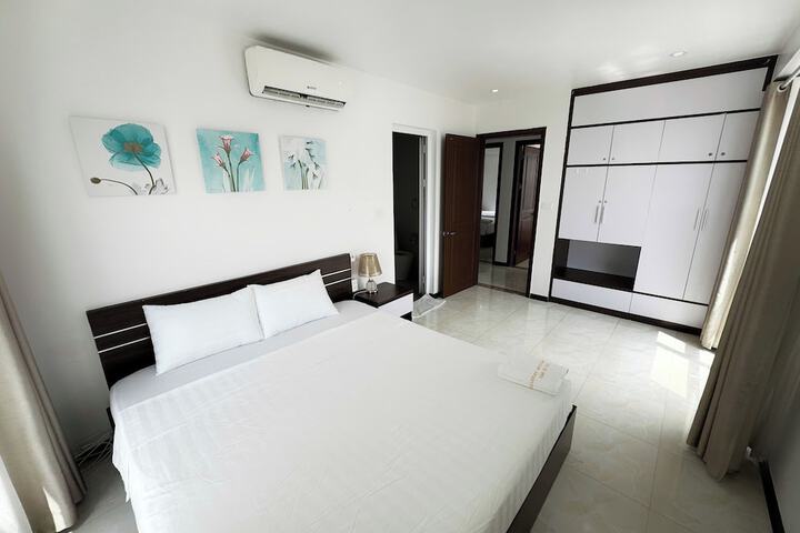 Room 12 of 27