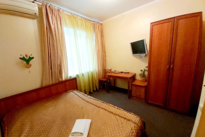 Room 3 of 34