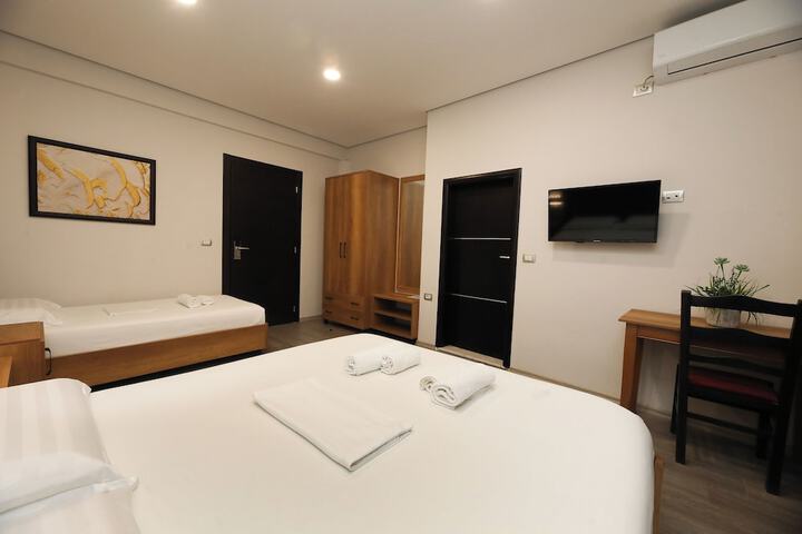Room 30 of 99