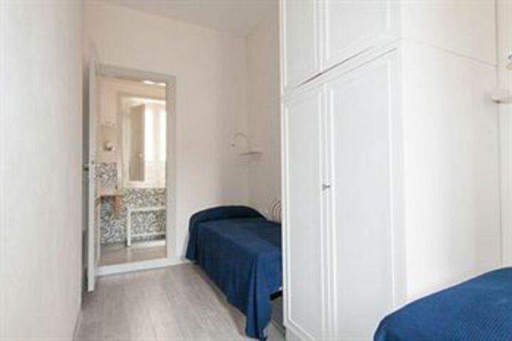 Room 34 of 71
