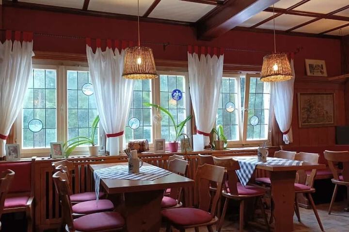 Dining 7 of 8
