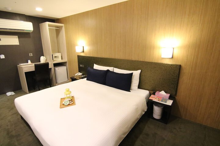 Room 16 of 39