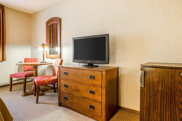 2 Queen Beds (4 of 10)