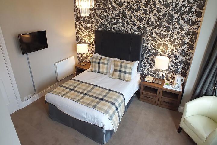 Room 10 of 38