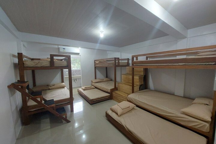 Room 4 of 33