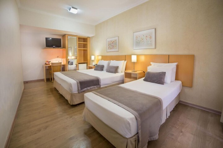 Room 9 of 38