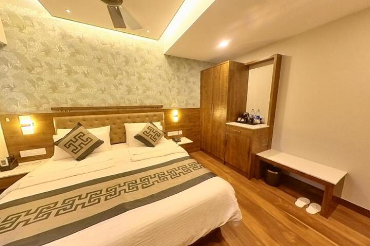 Hotel G R T SQUARE