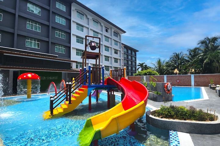 Pools & Facilities