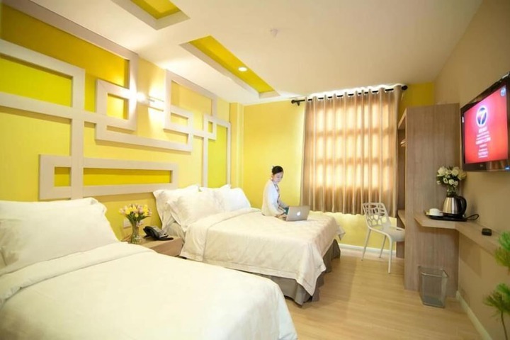Room 15 of 33