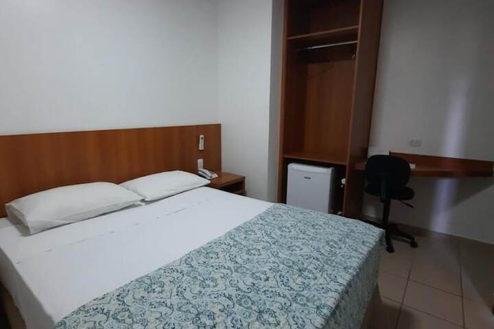 Room 25 of 38