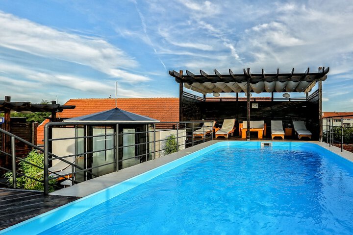 Pool 35 of 86