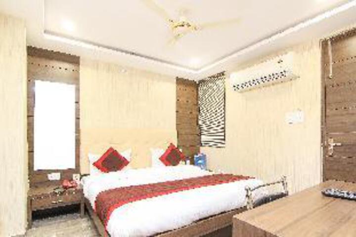 Room 2 of 20
