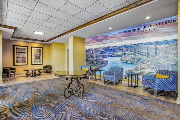 Guest Lobby