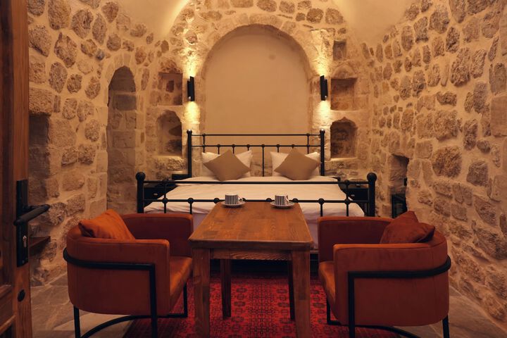 Room 11 of 25