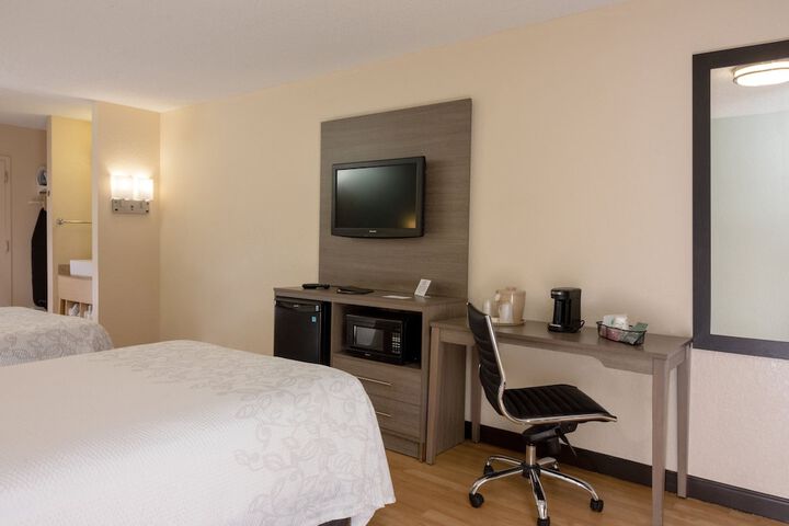 Deluxe 2 Double Beds (5 of 5)