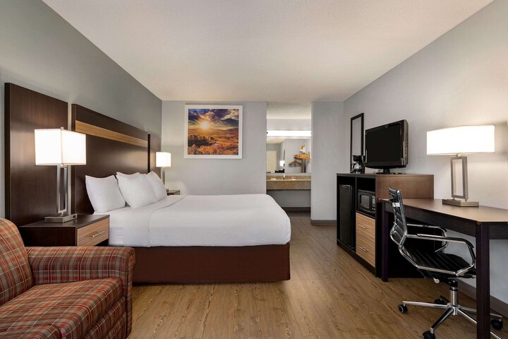 1 King Bed (7 of 15)